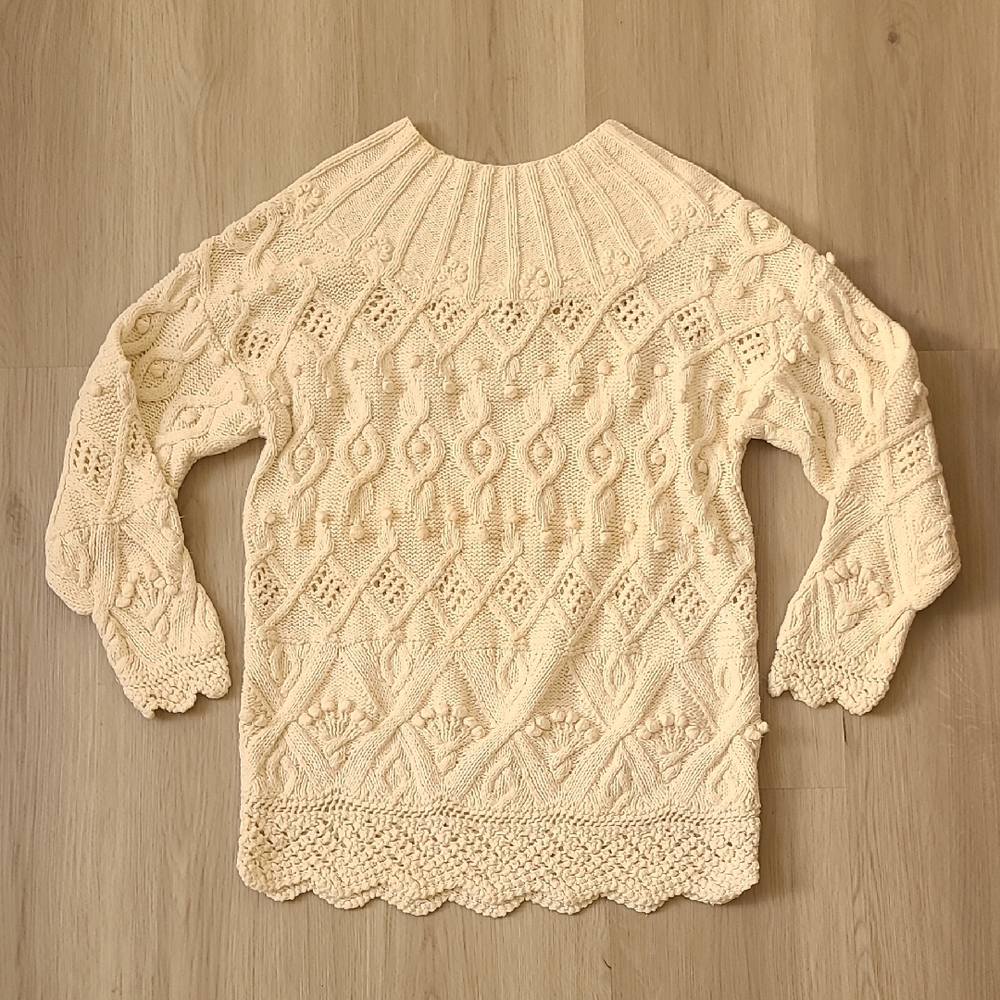 Express Tricot Cream Knit Pullover Sweater Medium Texture Handknitted 3D Scallop